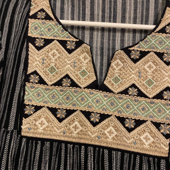 Embroidered top - Picture 2 of 6